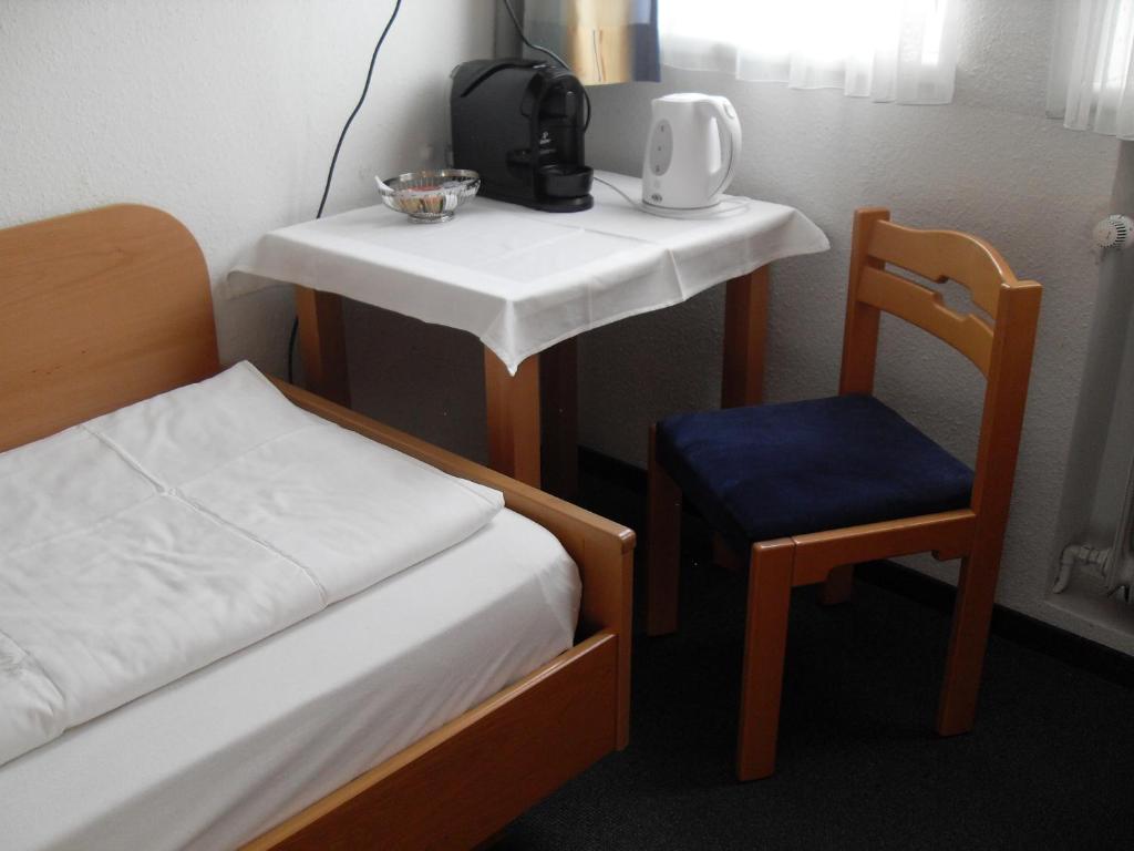 Postel nebo postele na pokoji v ubytování Haus Edith Privathaus mit Gästezimmern