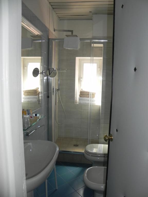 Koupelna v ubytování Hotel Helios