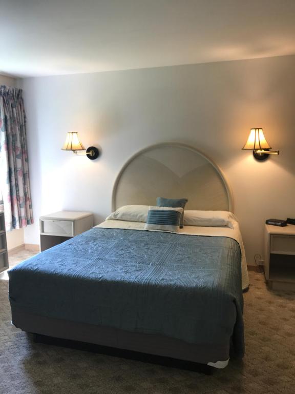 Cape Harbor Motor Inn photo