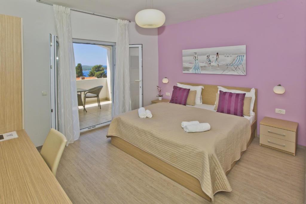 Postel nebo postele na pokoji v ubytování Violeta Hvar
