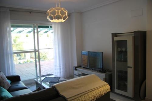 Televízia a/alebo spoločenská miestnosť v ubytovaní Bonito apartamento en Nueva Andalucia