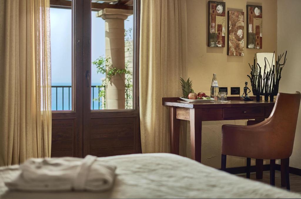 Postel nebo postele na pokoji v ubytování Hotel Rocca Della Sena