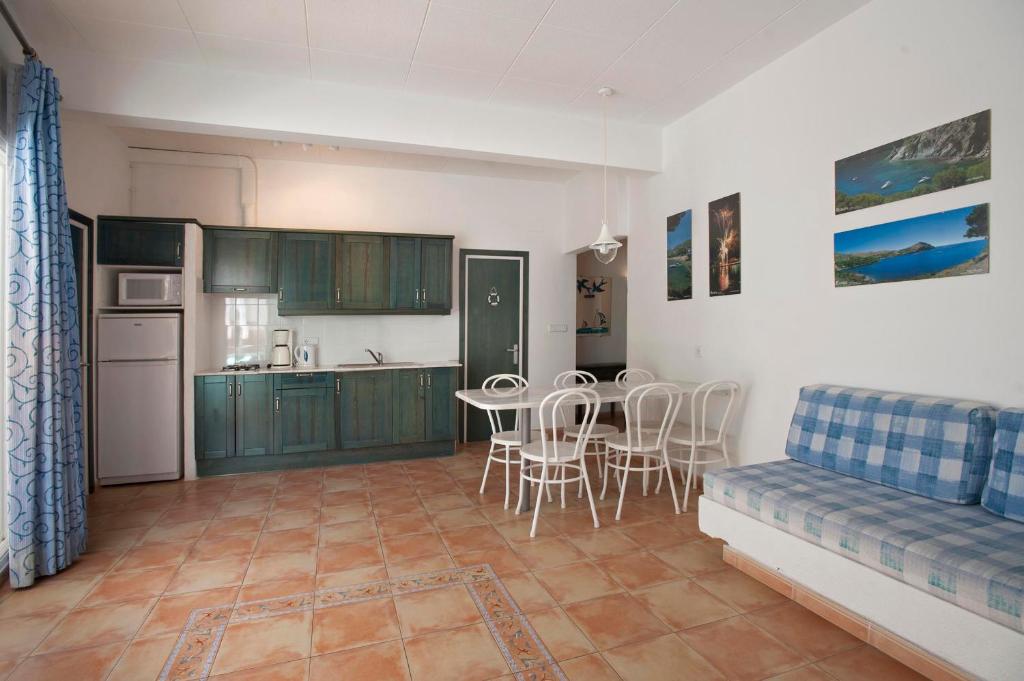 Kuchyňa alebo kuchynka v ubytovaní Apartaments El Berganti en Canyelles Petites