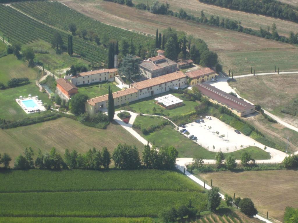 Letecký snímek ubytování Relais Corte Cavalli