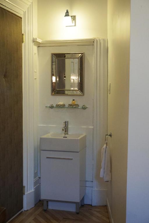 Koupelna v ubytování Hôtel Marie-Rollet