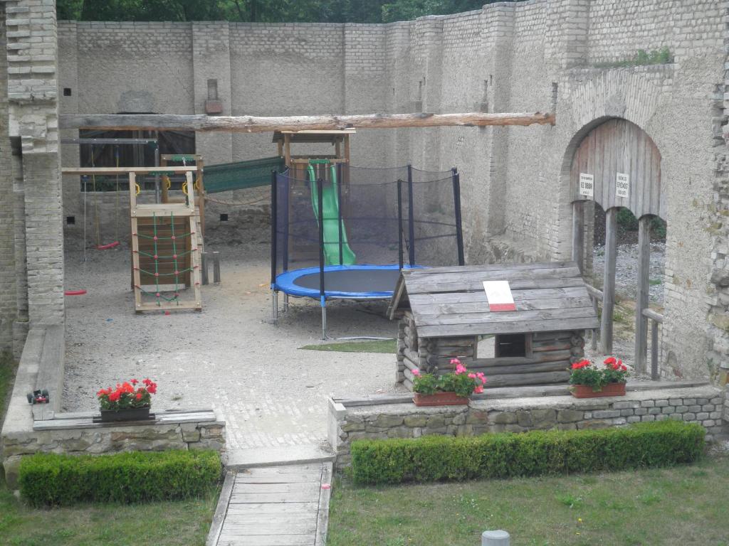 Plac zabaw dla dzieci w obiekcie Penzion Ve stoleti