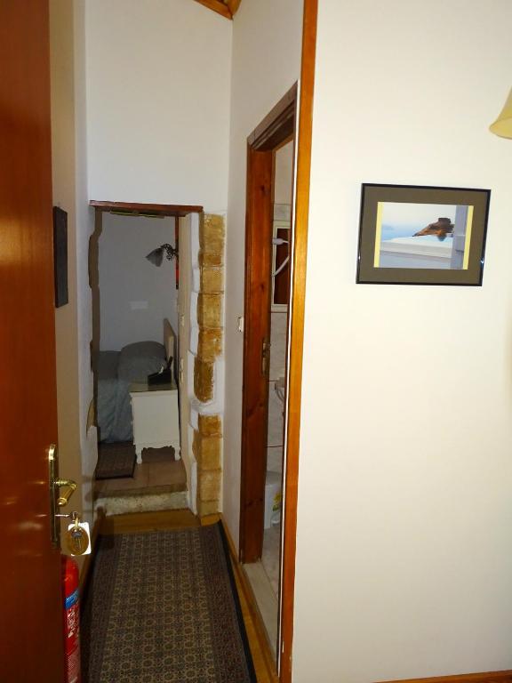 Łóżko lub łóżka w pokoju w obiekcie Anemones Rooms