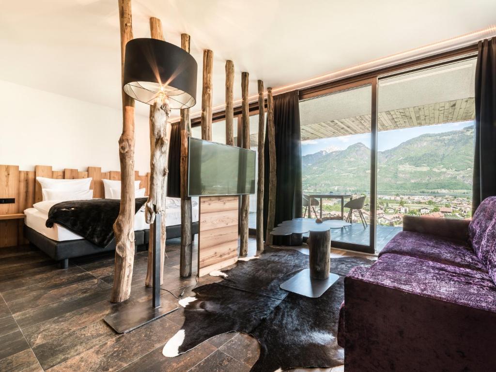 Nespecifikovaný výhled na hory nebo výhled na hory při pohledu z hotelu