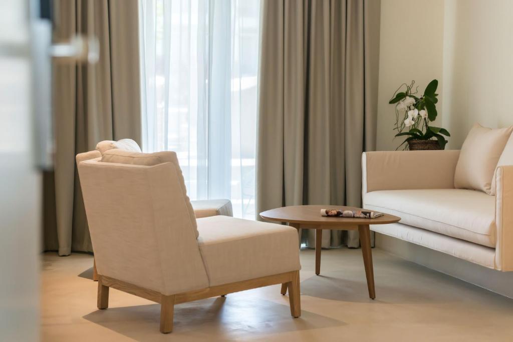 Predel za sedenje v nastanitvi Bitzaro Grande Hotel & Suites