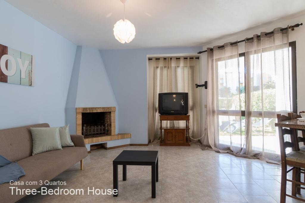 Akivillas Quarteira Relax - Three-Bedroom House