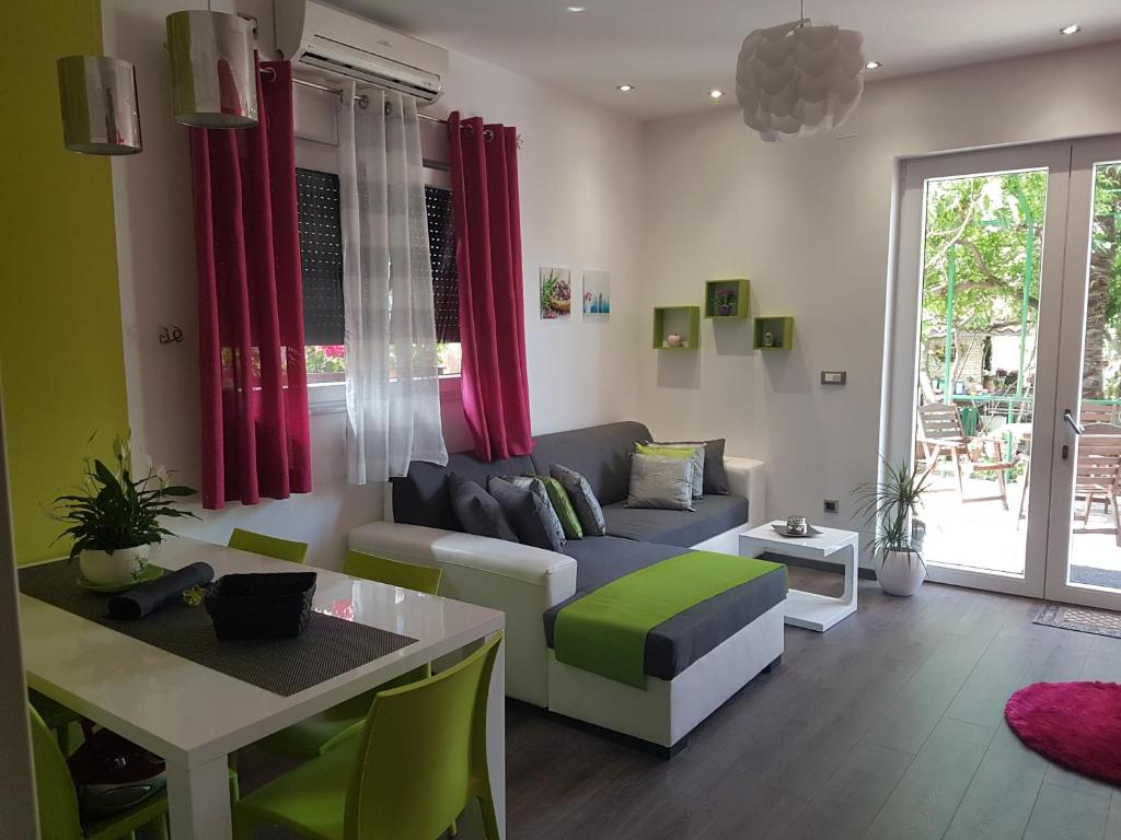 Apartment Adis tesisinde bir oturma alanı