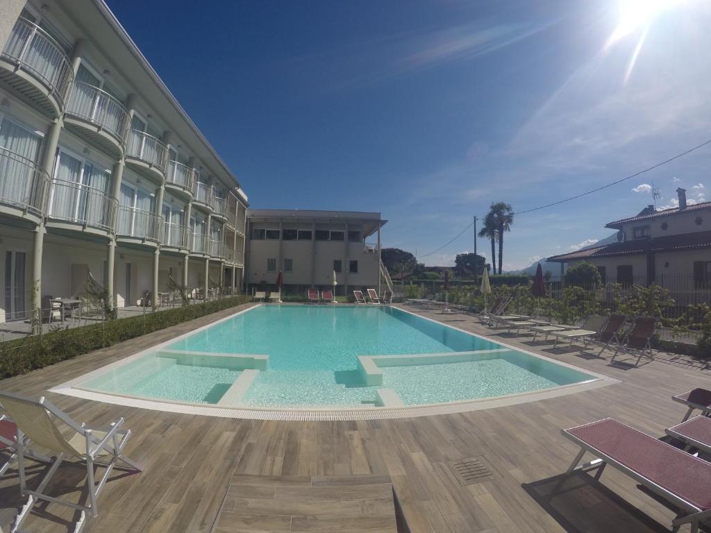 Bazén v ubytování Hotel Vischi nebo v jeho okolí