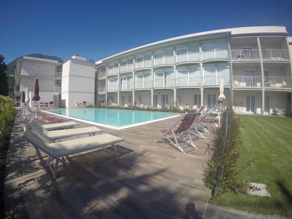 Bazén v ubytování Hotel Vischi nebo v jeho okolí