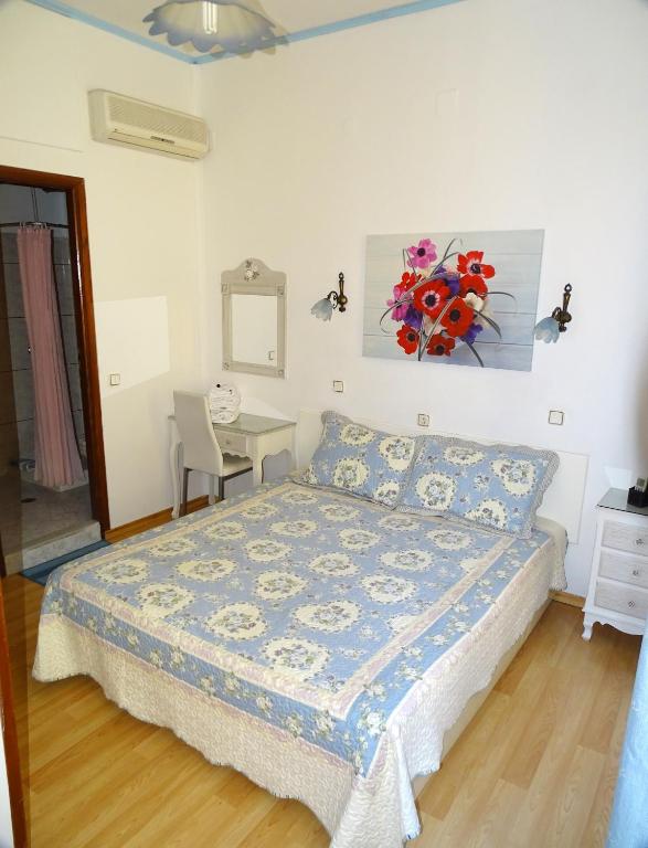 Łóżko lub łóżka w pokoju w obiekcie Anemones Rooms
