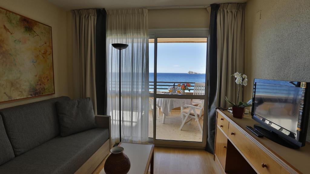 Les Dunes Suites - One-Bedroom Apartment (2 Adults + 2 Children)