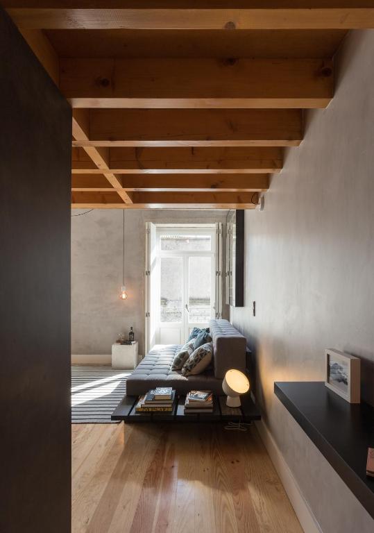 Gold & Grey Loft Almada - Deluxe Apartment