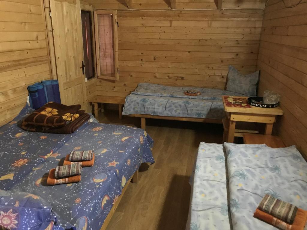 Postel nebo postele na pokoji v ubytování Elga´s Punk Rock Hostel
