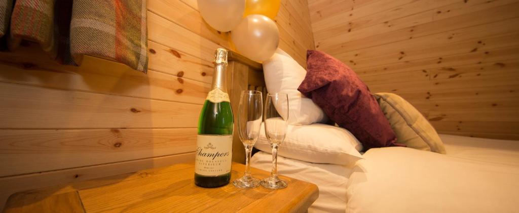 Wall Eden Farm - Luxury Log Cabins and Glamping - Hand Built Glamping Pod