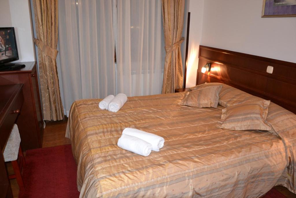 Postel nebo postele na pokoji v ubytování Hotel Dva Bisera