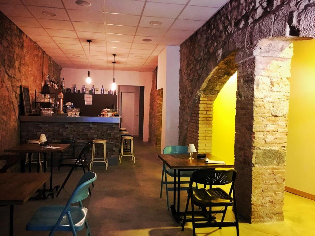 Reštaurácia alebo iné gastronomické zariadenie v ubytovaní Girona Housing Ginesta 9