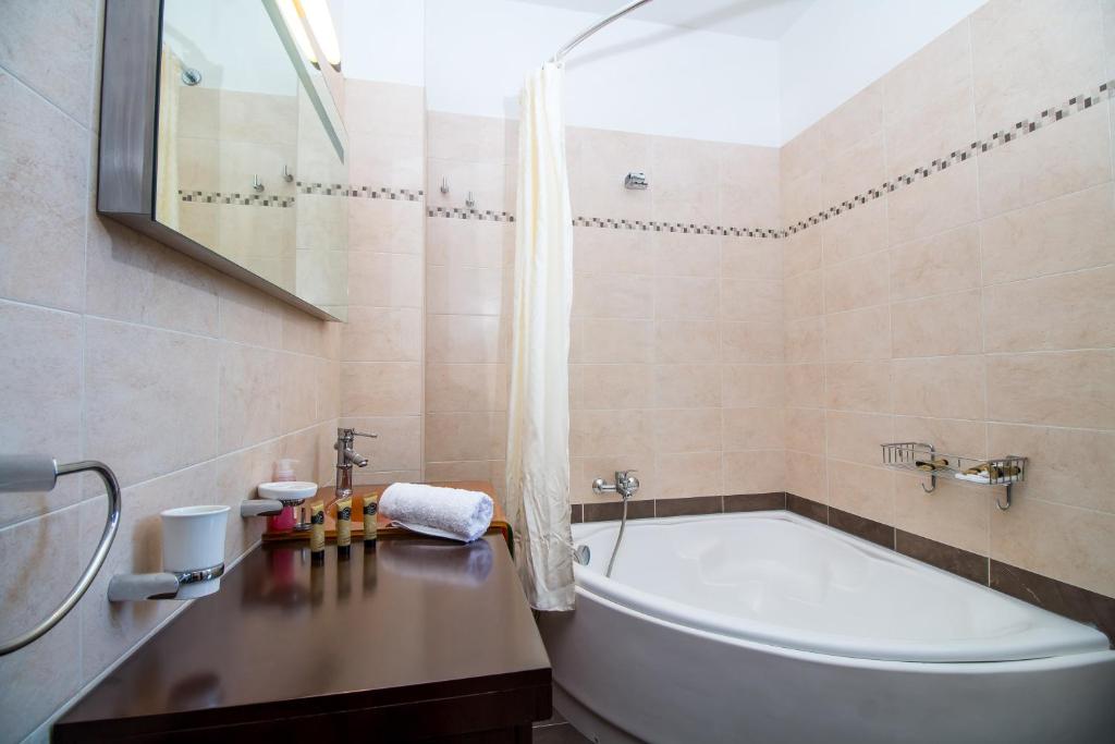 Haraki Villas - One-Bedroom Apartment First Floor