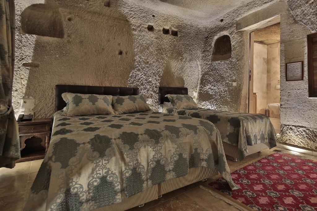 Shoestring Cave House - 12