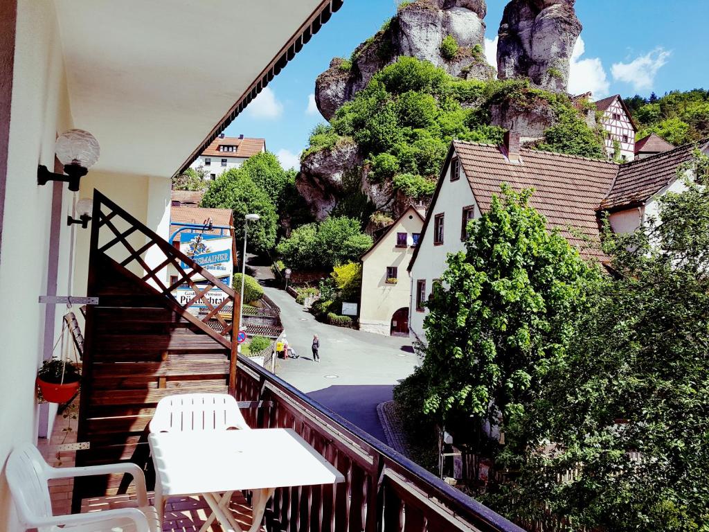 a balcony with a view of a mountain at Pension-Puttlachtal in Pottenstein