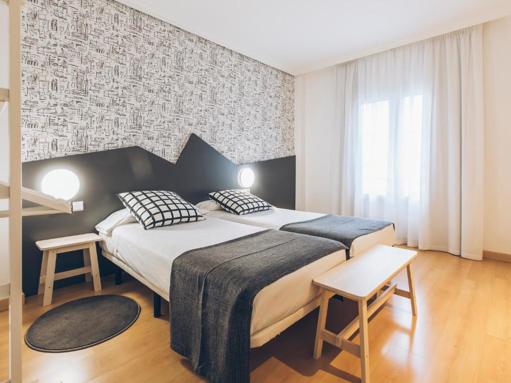 Postel nebo postele na pokoji v ubytování Hotel Urdanibia Park