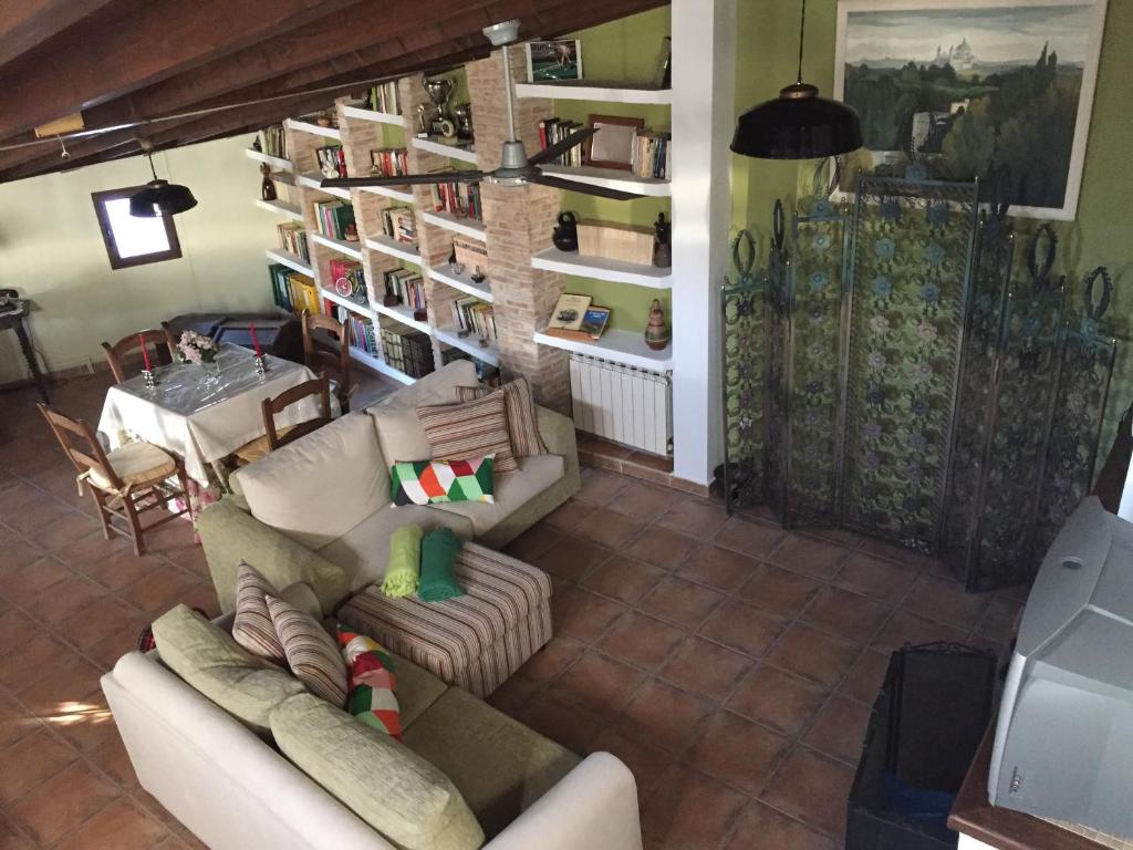 a living room with a couch and a table at El Capricho del Jerte in Casas del Castañar