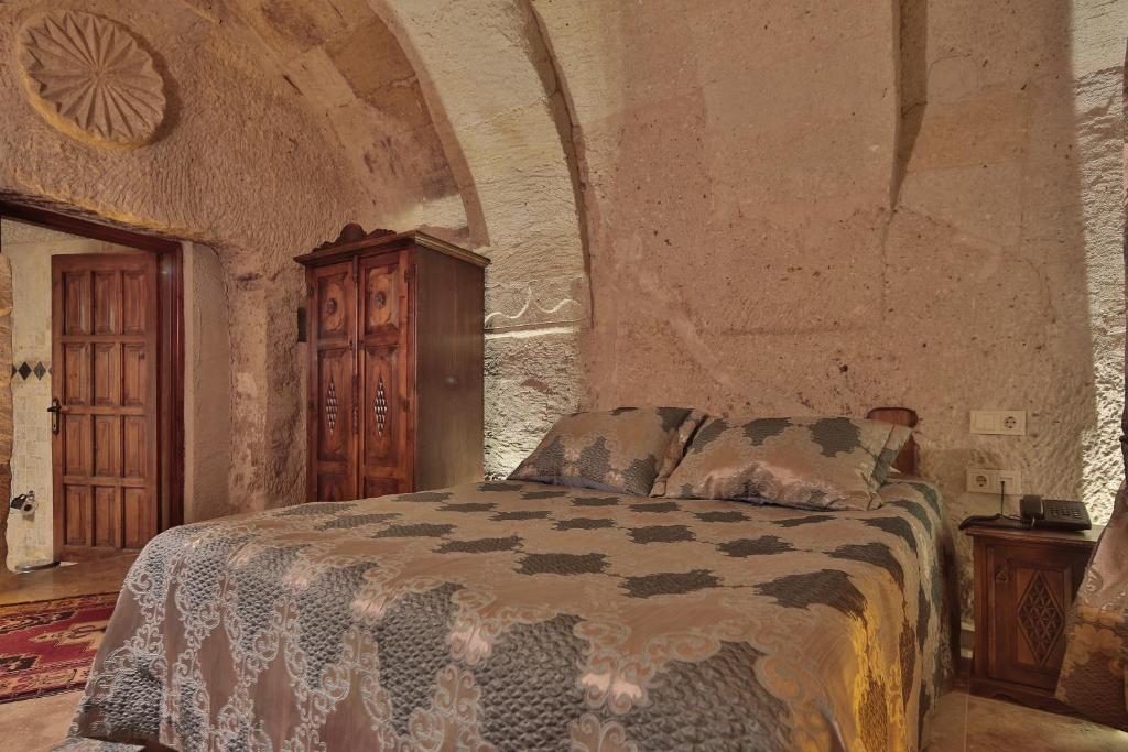 Shoestring Cave House - 6