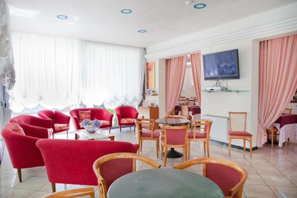 TV a/nebo společenská místnost v ubytování Hotel Villa Gori