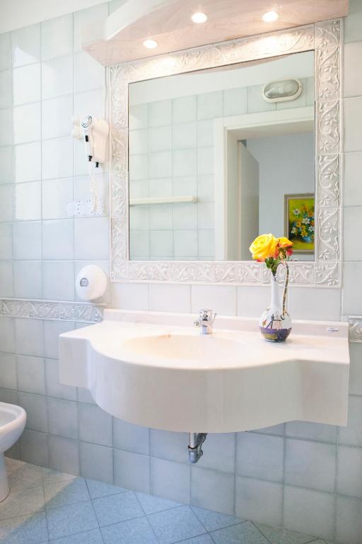 Koupelna v ubytování Hotel Villa Gori