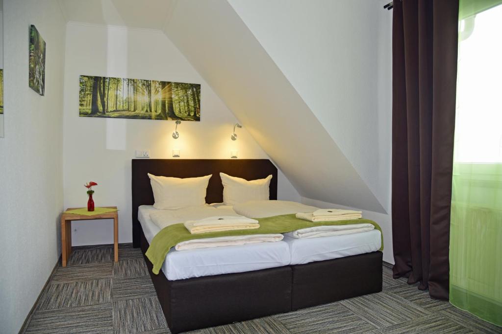 Postel nebo postele na pokoji v ubytování Hotel Zum Gründle
