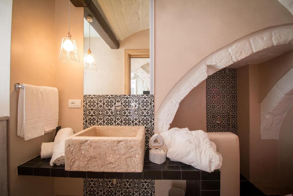 a bathroom with a sink and a mirror at Casa Martina in Monopoli