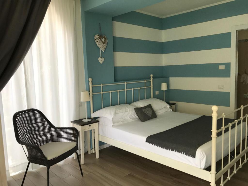 Un pat sau paturi într-o cameră la B&B Lago Maggiore