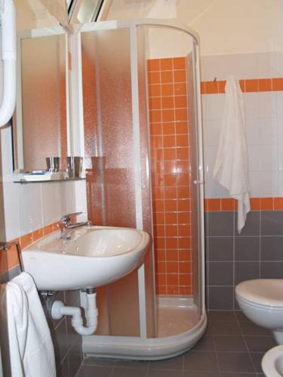 Koupelna v ubytování Hotel Austria