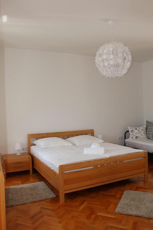 Postel nebo postele na pokoji v ubytování Central House Nona