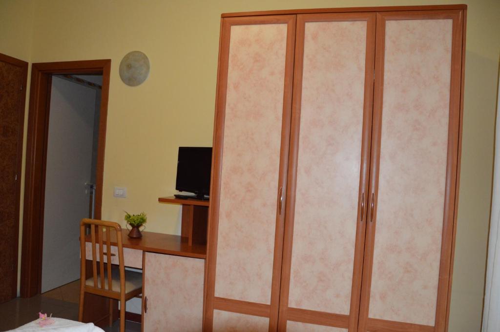 TV a/nebo společenská místnost v ubytování Hotel Carolin
