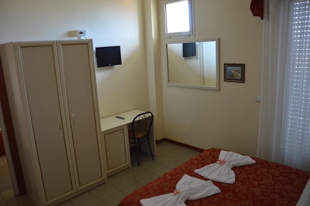 Postel nebo postele na pokoji v ubytování Hotel Carolin