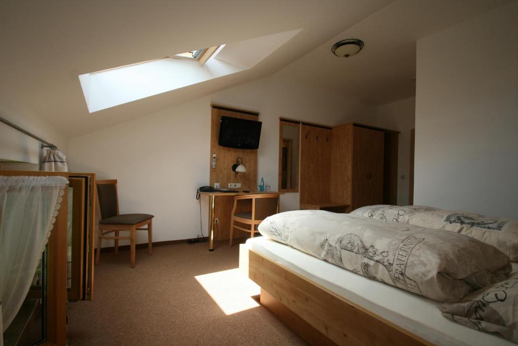 Hotel-Cafe Hanfstingl - Tweepersoonskamer Met 1 Of 2 Bedden