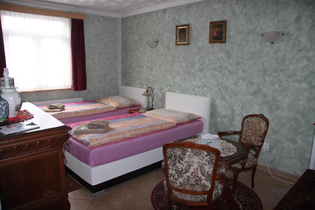 Postel nebo postele na pokoji v ubytování Villa Anastazis - Penzion Eden