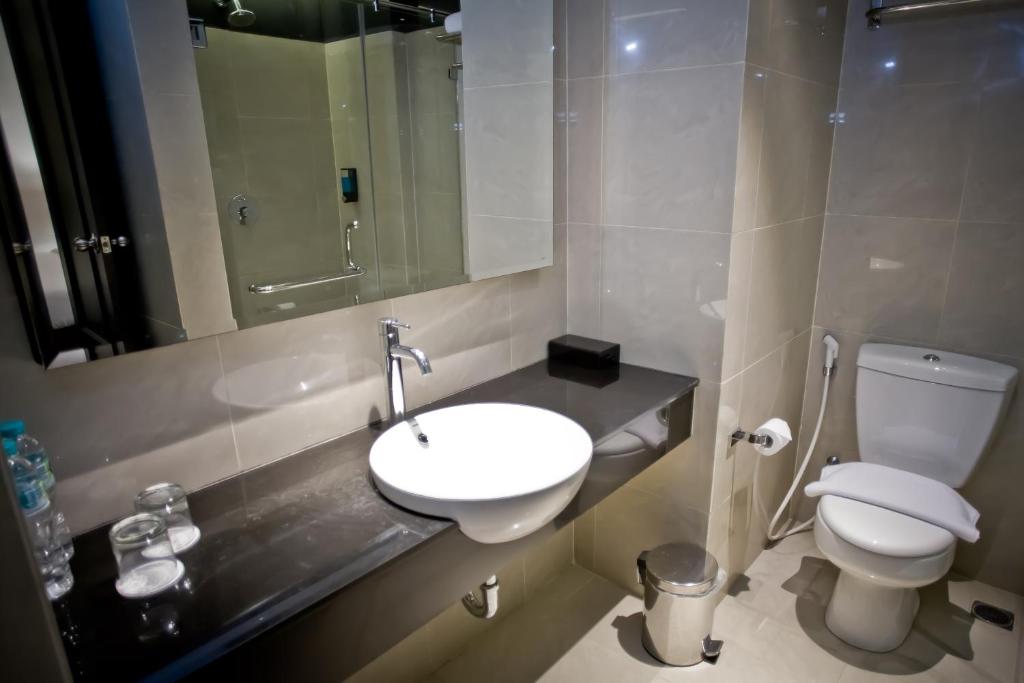 Vannituba majutusasutuses Samala Hotel Jakarta Cengkareng