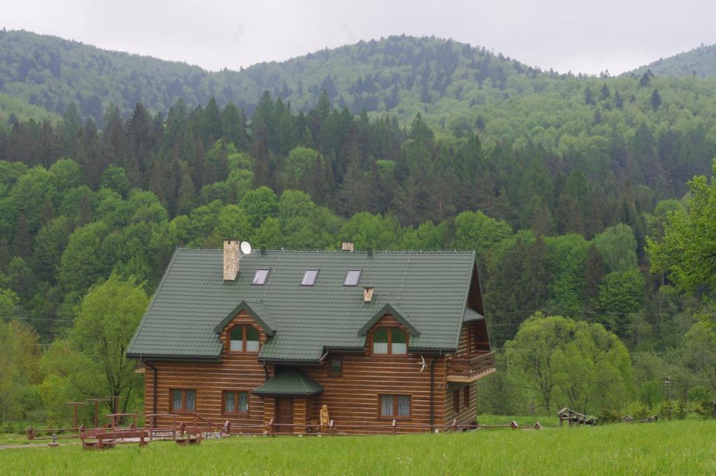 Liszna的住宿－Kyczyrka，山地的小木屋