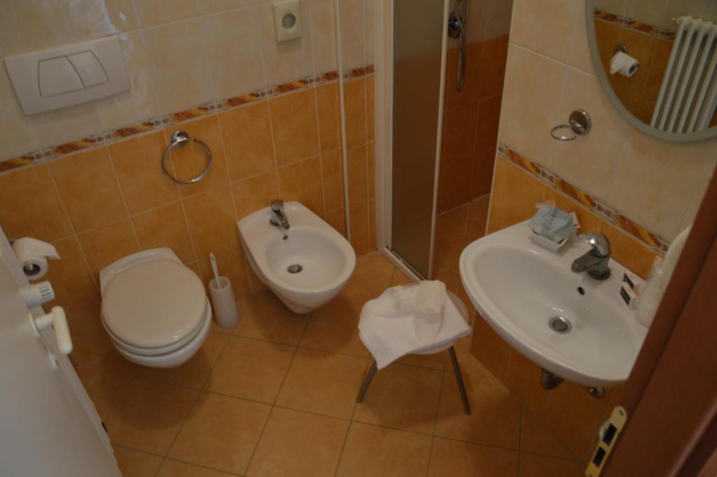 Koupelna v ubytování Hotel Carolin
