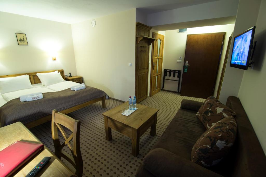 Televízia a/alebo spoločenská miestnosť v ubytovaní Hotel Biathlon Sport & Spa