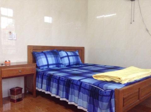 Postel nebo postele na pokoji v ubytování Nha Nghi Gia Bao