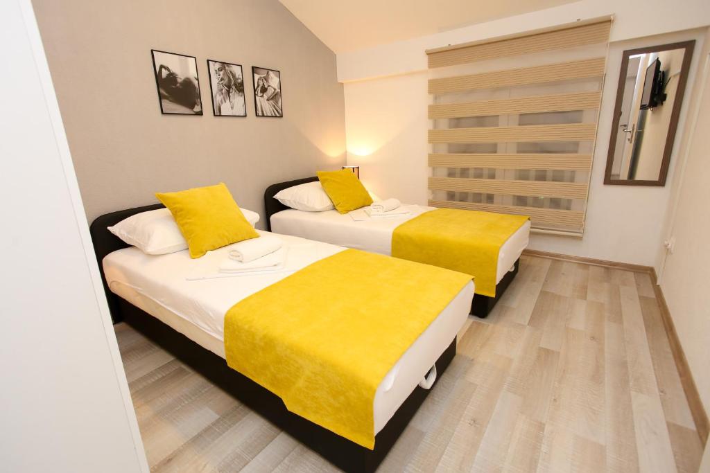Central Located Guest House - Double Room With Private Bathroom
