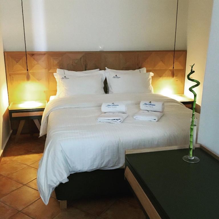 Postel nebo postele na pokoji v ubytování Blue Horizon Suites