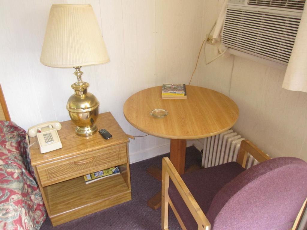 Posezení v ubytování Pinecrest Motel