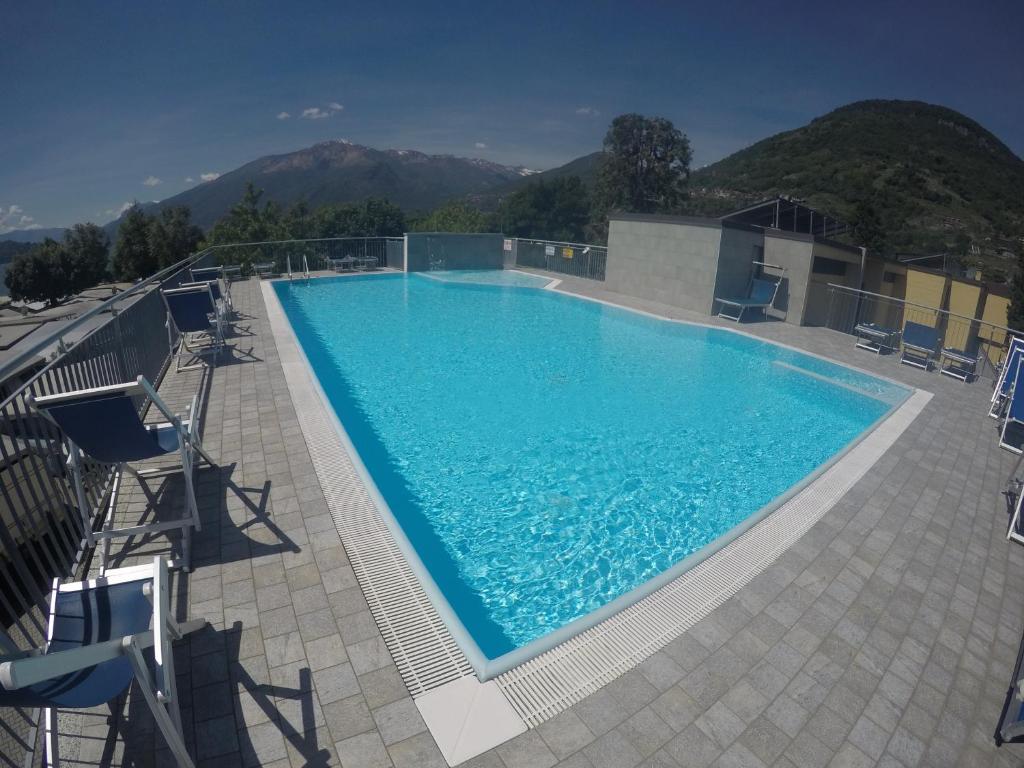 Bazén v ubytování Camping Villaggio Paradiso nebo v jeho okolí